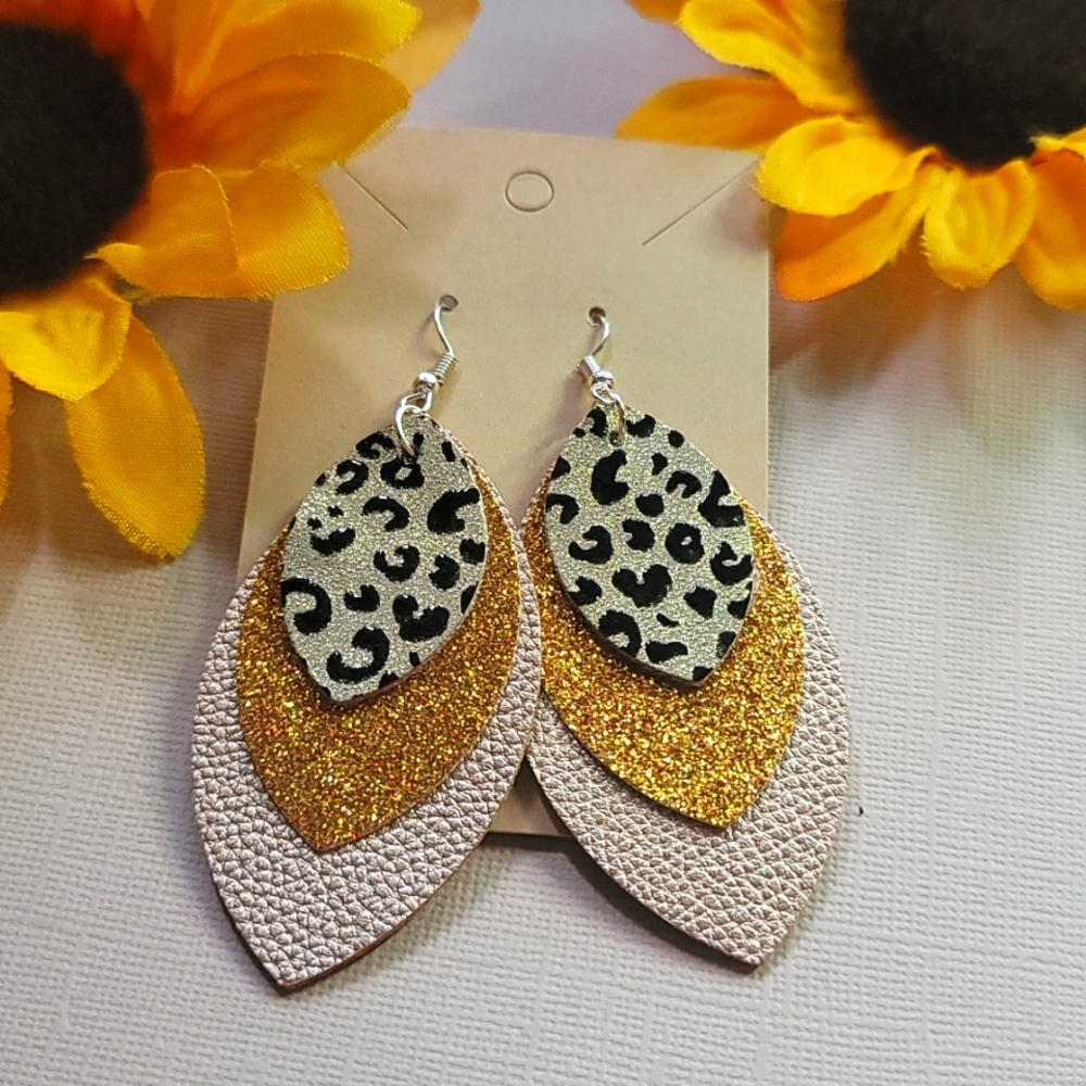 Layered Lepard print Dangling EarRings 🖤🌻